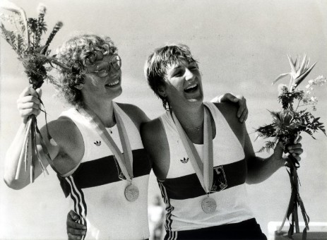 Ellen Becker (links) und Iris Völkner bei der Siegerehrung,